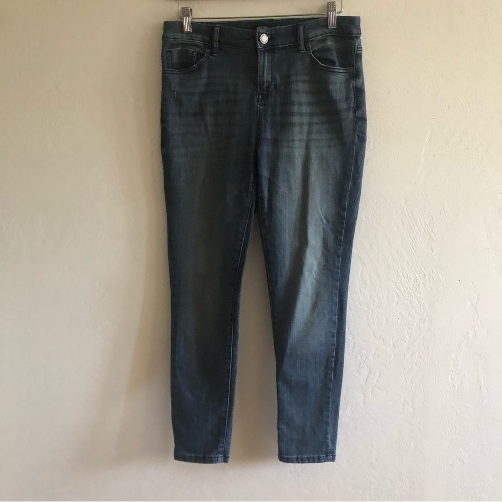 Simply Vera Vera wang ankle size 10 pockets in back and front zipper jeans